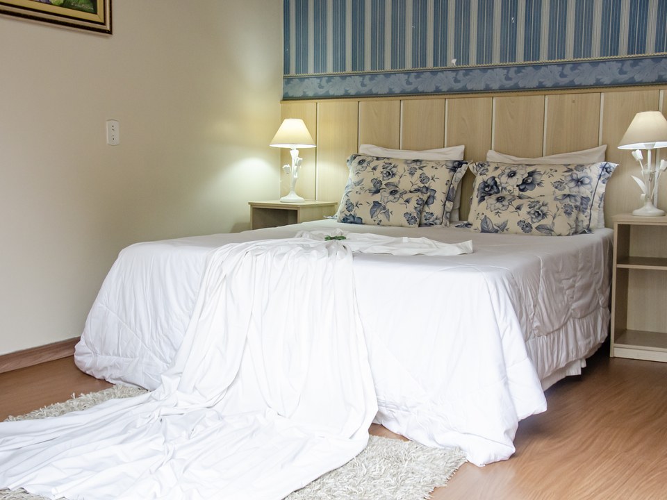 Suíte Luxo com Varanda - VELINN Pousada Chateau do Luar Prime